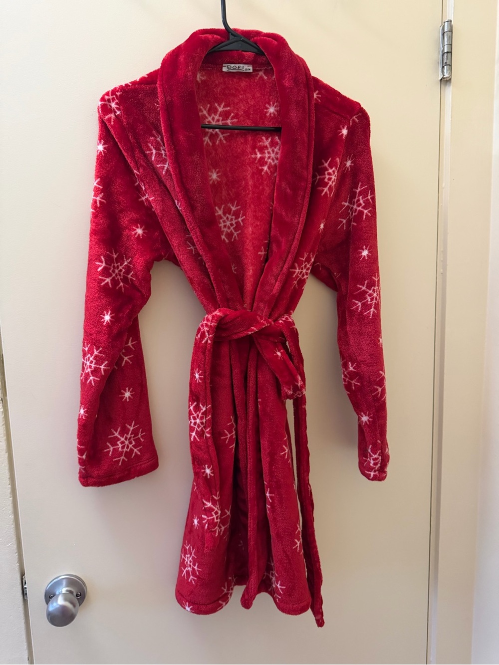Cozy Red Snowflake Plush Women's Robe with Shawl Collar